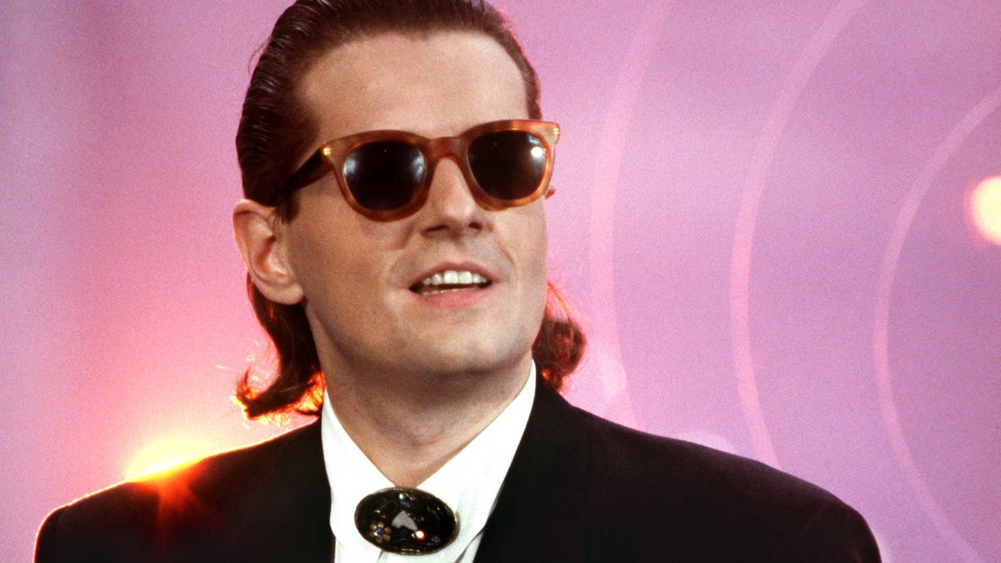 Der österreichische Popstar Falco während eines Auftritts (Archivfoto vom 05.11.1988).