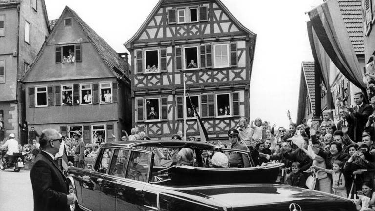 Ankunft der Königin Elizabeth II. in Marbach (Foto: picture-alliance / Reportdienste, Picture Alliance)