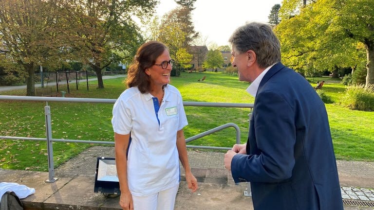 Gesundheitsminister Lucha trifft Krankenschwester Maria Johmann-Heidinger 