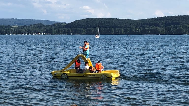 So ein Tretboot hätte Petra Klein auch gerne: mit integrierter Wasserrutsche... (Foto: SWR, Petra Klein)