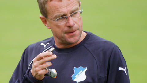 Ralf Rangnick in seiner Zeit als Trainer bei TSG Hoffenheim. (Foto: picture-alliance / Reportdienste, picture alliance / Pressefoto Rudel | Herbert Rudel)