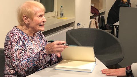 Charlotte Isler hat den Holocaust überlebt. Mit 14 Jahren floh sie vor NS-Regime und Judenhass in die USA. Vorher war ihre Heimat Stuttgart. In SWR1 Neuanfang erinnert sie sich. (Foto: Charlotte Isler)