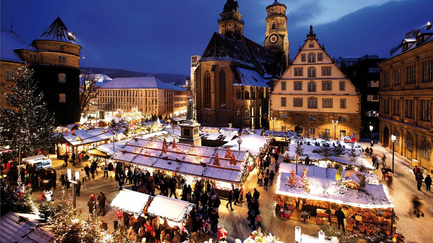 Zu Advent und Weihnachten gehört ein Weihnachtsmarkt mit dem Duft von gebrannten Mandeln und Glühwein. Diese Weihnachtsmärkte gibt es 2023 in eurer Umgebung und ganz BW. (Foto: in.Stuttgart - Pressestelle)