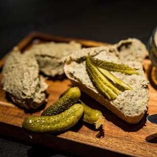 Brot mit der "vegetarischen Leberwurst" (Foto: SWR, Jochen Enderlin)