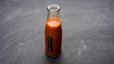 Streuobstapfel-Sriracha-Sauce (Foto: SWR, trickytine)