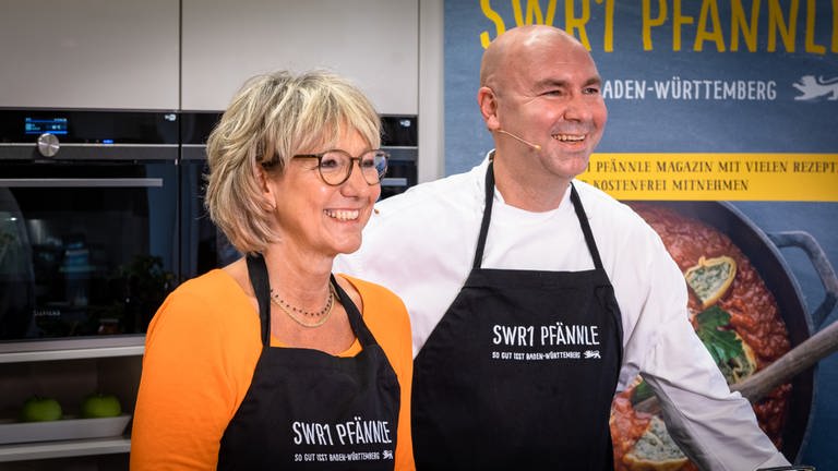Petra Klein und Eberhard Braun beim Online-Kochkurs am 10. September 2021 (Foto: SWR, Jochen Enderlin)