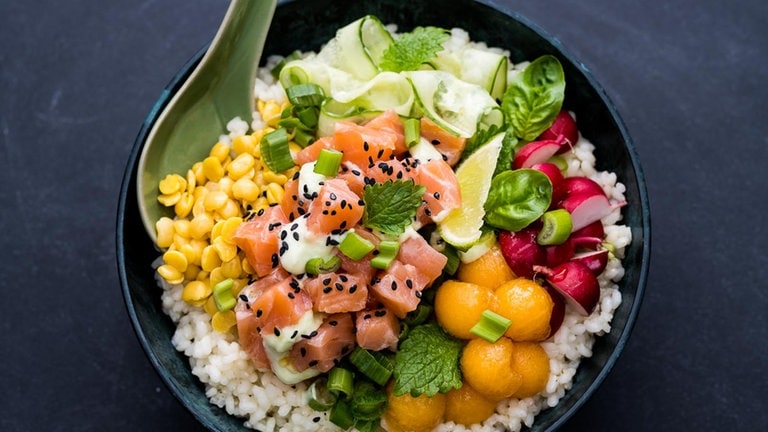 Sushi Poke Bowl mit Lupinen (Foto: SWR, trickytine)