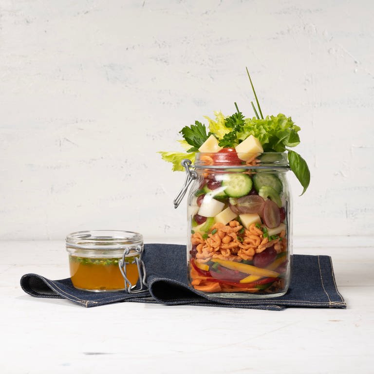 Salat mit Spätzle und klassischer Vinaigrette