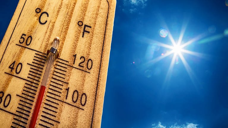 Thermometer an der 40 Grad Marke (Foto: Colourbox)