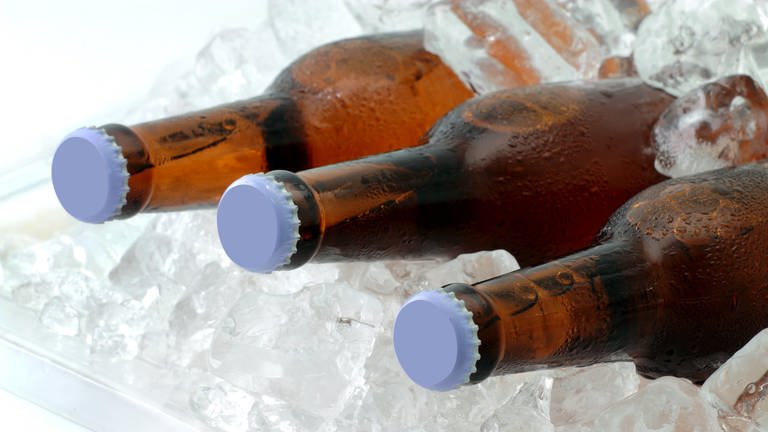 Bierflaschen auf Eis (Foto: Colourbox)