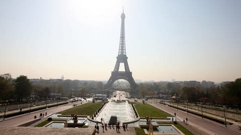 Der Eiffelturm in Paris (Foto: picture-alliance / Reportdienste, picture alliance / augenklick/firo Sportphoto)