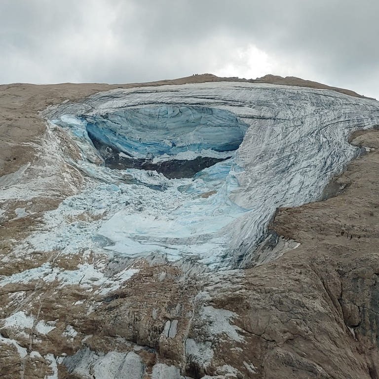 Gletscherabbruch (Foto: picture-alliance / Reportdienste, orpo Nazionale Soccorso Alpino e Speleologico)