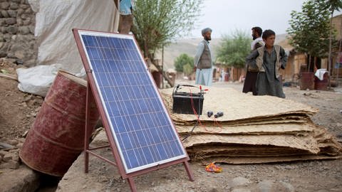 Solaranlage in Afghanistan (Foto: picture-alliance / Reportdienste,  Thomas Trutschel)