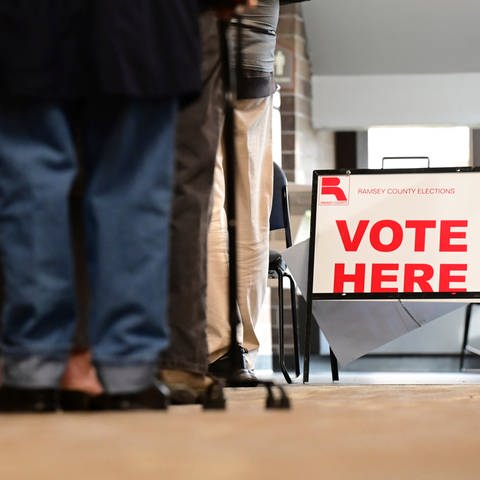 Wähler stehen für die Midterms an (Foto: picture-alliance / Reportdienste, John Autey)