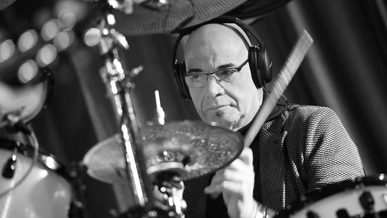 22. Mai: Der "City"-Schlagzeuger Klaus Selmke ist in einem Berliner Krankenhaus gestorben. 