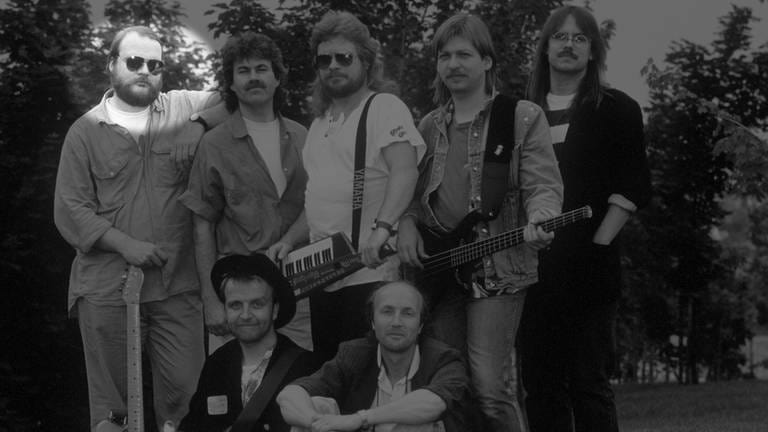 9. Oktober: Gitarrist Raimund Salg von den Rodgau Monotones ist überraschend gestorben. Der 69-Jährige war 1977 Mitbegründer der hessischen Kultband ("Erbarme, die Hesse komme") und hätte am Freitag noch in Gelnhausen auftreten sollen. Die Todesursache ist noch nicht bekannt.