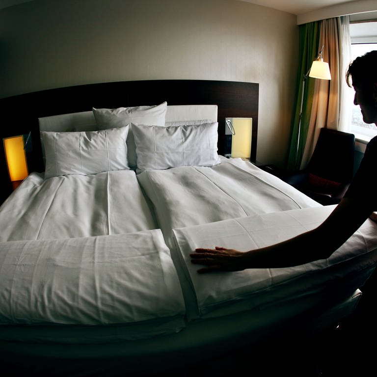 Hotelzimmer | So erkennen und bekämpfen Sie einen Befall durch Bettwanzen (Foto: dpa Bildfunk, Picture Alliance)