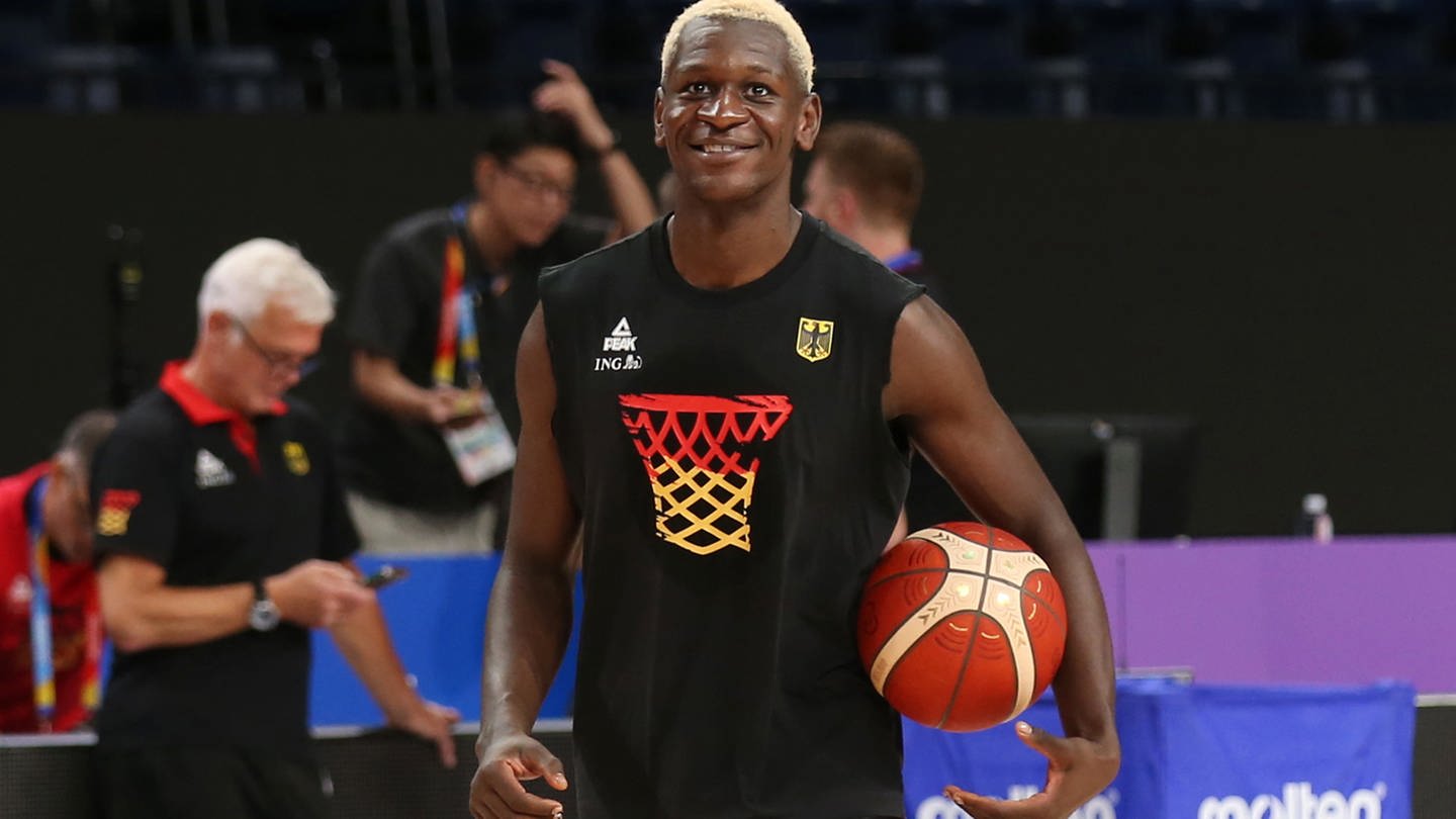 Isaac Bonga im Trikot der deutschen Basketballnationalmannschaft. (Foto: dpa Bildfunk, picture-alliance, dpa)