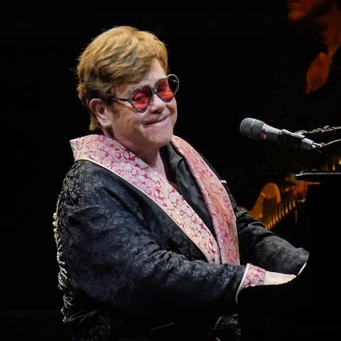 Elton John bei einem Livekonzert im August 2023. (Foto: dpa Bildfunk, picture alliance / empics | Yui Mok)