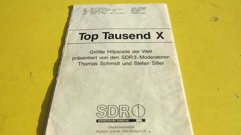Die Top 1.000 des SDR - ganz analog im gedruckten Heftchen ausgewiesen (Foto: SWR)