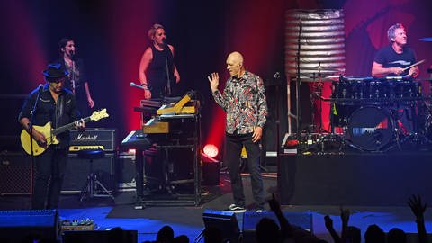 Die australische Rockband Midnight Oil bei einem Liveauftritt in Berlin. (Foto: dpa Bildfunk, Picture Alliance)