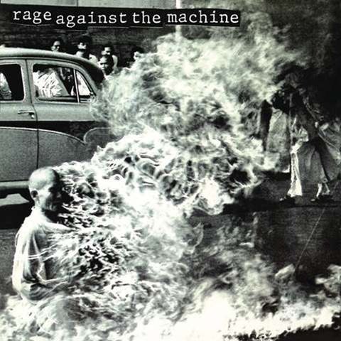 Mit ihrem selbstbetitelten Debütalbum haben Rage Against The Machine Anfang der 90er auf Anhieb den Durchbruch geschafft. Mit ihrem Crossover aus Rock, Metal, Punk, Funk und Raptexten haben sie vorallem junge Menschen begeistert. (Foto: Sony BMG | Epic)