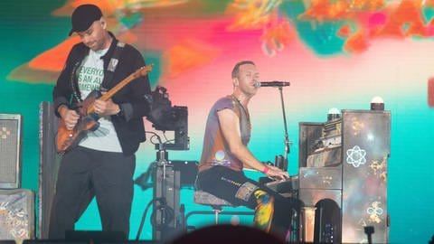 Insgesamt neun Alben haben Chris Martin und Coldplay inzwischen veröffentlicht. Mit über 13 Millionen verkauften Einheiten ist "A Rush Of Blood To The Head" bis heute ihre erfolgreichste Platte. (Foto: dpa Bildfunk, Picture Alliance)