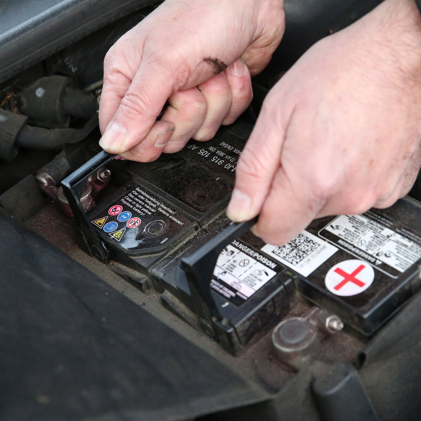 Autobatterie laden: Anleitung & Tipps - AUTO BILD
