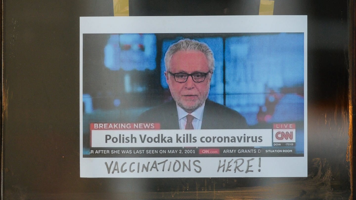 Fake News Coronavirus (Foto: picture-alliance / Reportdienste, picture alliance / NurPhoto)