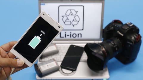 Lithium Ionen Akkus heute in vielen Geräten (Foto: dpa Bildfunk, kyodo)