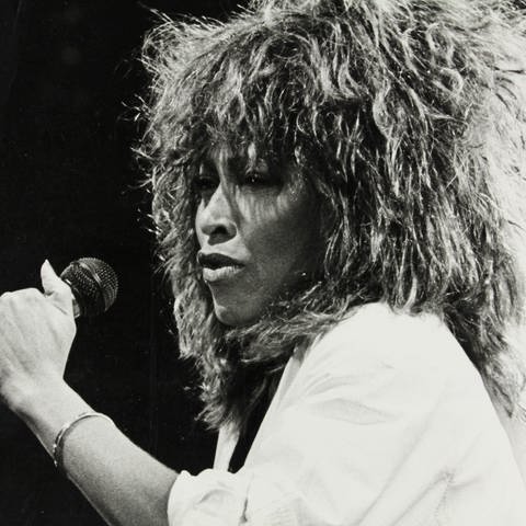 Die Rock- und Pop-Sängerin Tina Turner bei einem Konzert in der Ahoy-hall in Rotterdam. 8. April 1985. (Foto: dpa Bildfunk, picture alliance / brandstaetter images/Votava | Christian Hlavac)