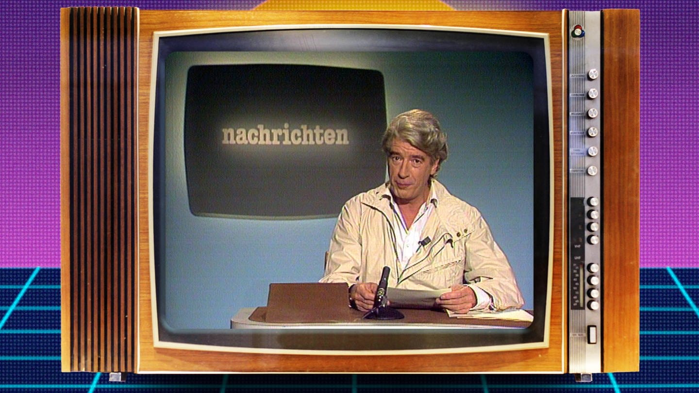 Rudi Carell moderiert die Sportnachrichten von 1983 in der Sendung 