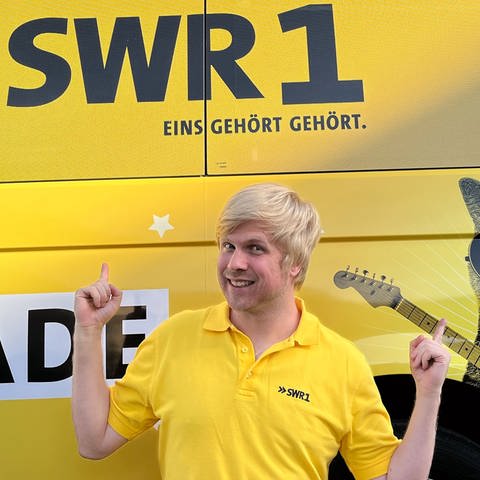 SWR1 Hitparaden-Reporter Daniel Isengard ist während der Hitparade unterwegs, um Sie besuchen zu kommen! Heute war er mit dem SWR1 Bus in Montabaur unterwegs... (Foto: SWR)