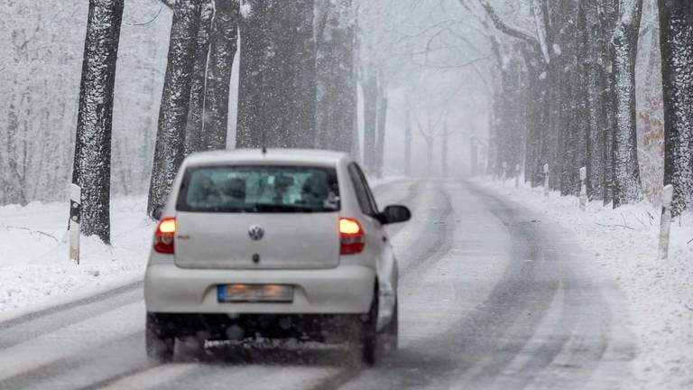 Wintereinbruch: So fahren Sie sicher auf glatten Straßen - SWR1 RP