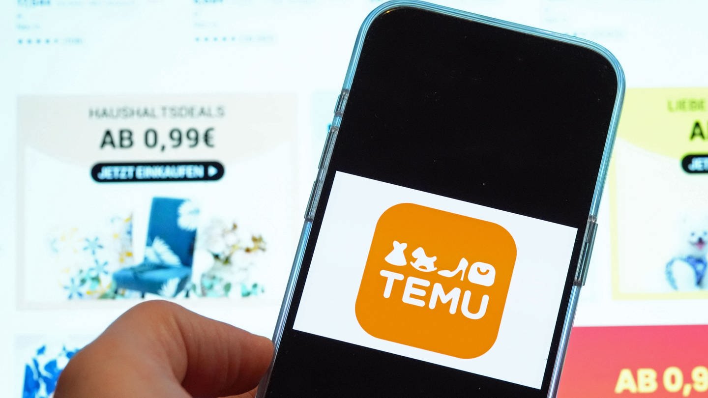 Temu-App auf dem Smartphone | Was steckt hinter dem Billiganbieter Temu? (Foto: picture-alliance / Reportdienste, picture alliance / Flashpic | Jens Krick)