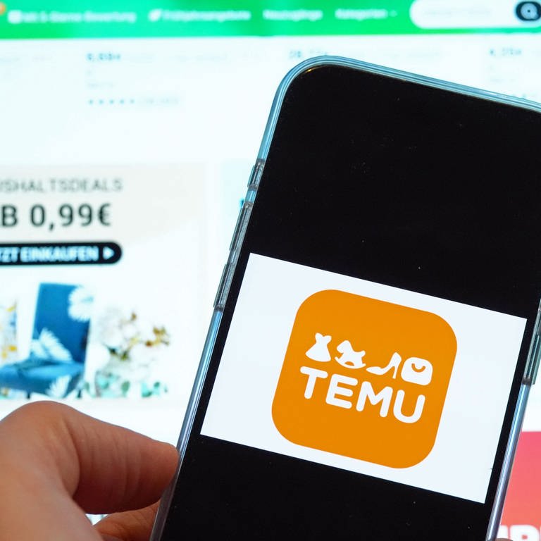 Temu-App auf dem Smartphone | Was steckt hinter dem Billiganbieter Temu? (Foto: picture-alliance / Reportdienste, picture alliance / Flashpic | Jens Krick)