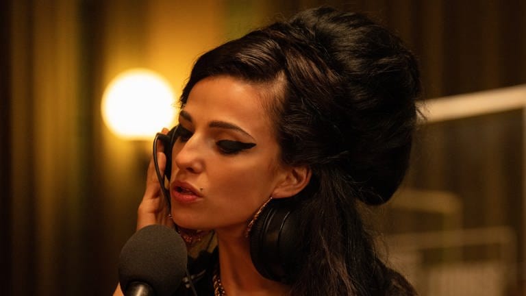 Schauspielerin Marisa Abela spielt in Back to black die sängerin Amy Winehouse. (Foto: picture-alliance / Reportdienste, picture alliance/dpa/Focus Features, LLC. | Courtesy of Dean Rogers)
