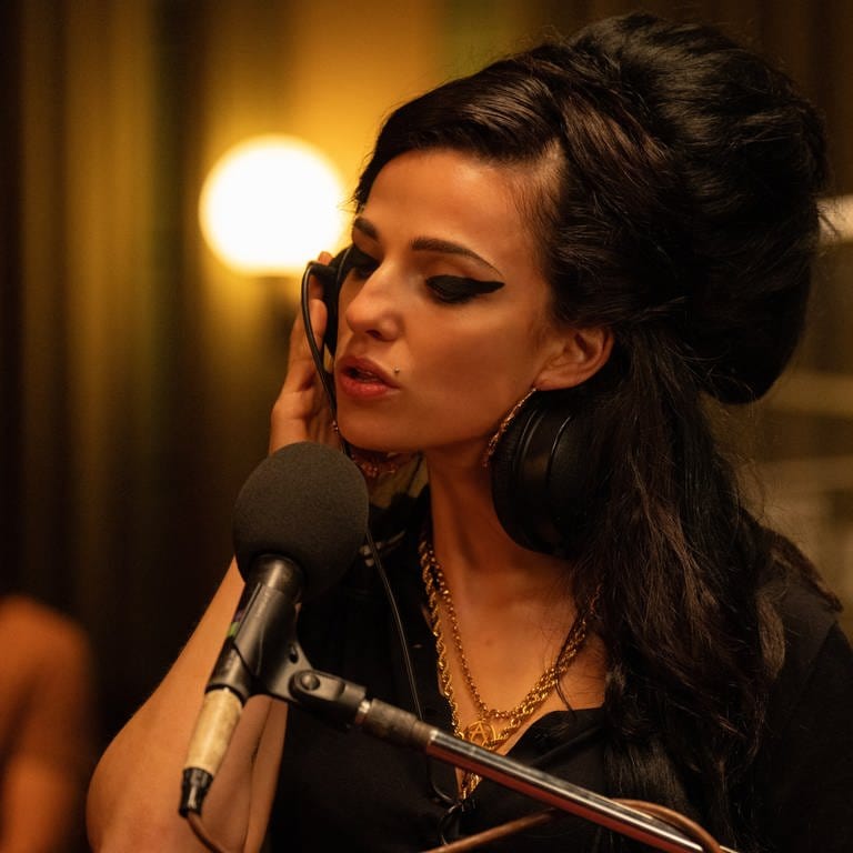 Schauspielerin Marisa Abela spielt in Back to black die sängerin Amy Winehouse.