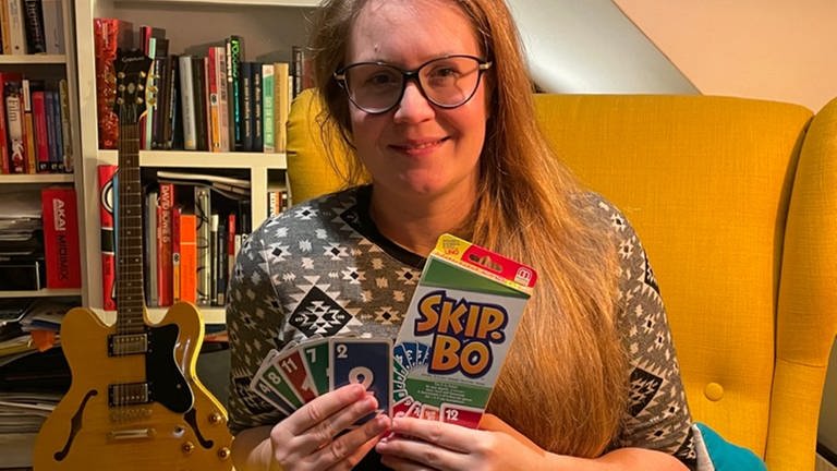 Das Lieblingsspiel von SWR-Musikredakteurin Katharina Heinius ist das Kartenspiel "Skip-Bo". (Foto: SWR)