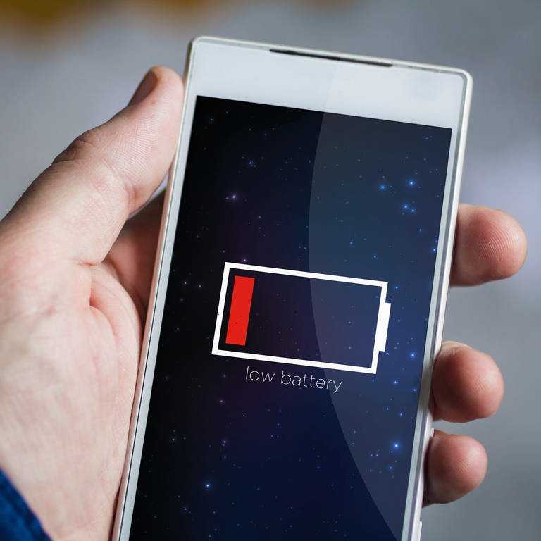 Smartphone mit Akkustandsanzeige (Foto: Colourbox)