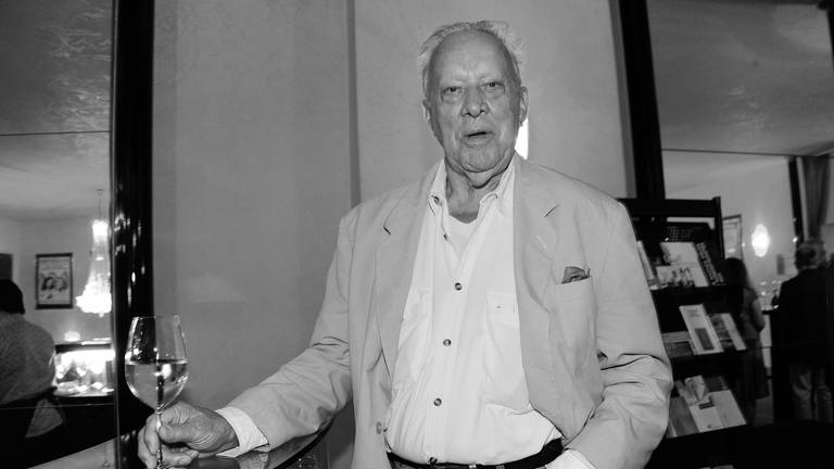 4. März: Der Schauspieler Heinz Baumann ist im Alter von 95 Jahren gestorben. Er wurde insbesondere durch Rollen als Krimi-Darsteller in den Fernsehserien "Adelheid und ihre Mörder" und "Soko 5113" bekannt. Gestartet hatte Baumann seine Karriere jedoch als Theaterschauspieler. Wie die Künstleragentur Hahlweg im Namen der Familie mitteilte, sei er bereits am vergangenen Samstag friedlich in München eingeschlafen.