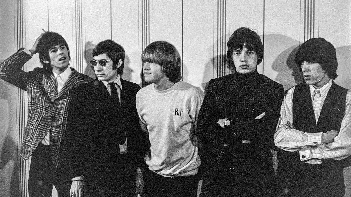 The Rolling Stones posieren nach einer Pressekonferenz in Stockholm 1965. Von links: Keith Richards, Charlie Watts, Brian Jones, Mick Jagger und Bill Wyman. (Foto: picture-alliance / Reportdienste, picture alliance / BONNIERARKIVET | Owe Wallin/KB/TT)