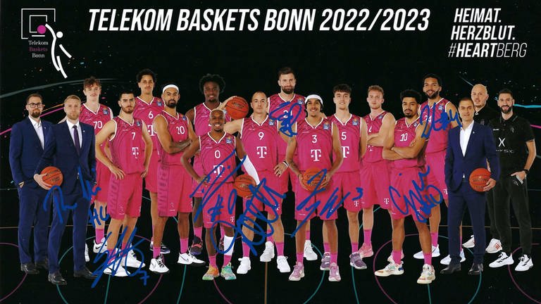 Autogramm Telekom Baskets Bonn (Foto: Christian Bach)