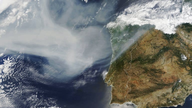 Rauch der kanadischen Waldbrände zieht nach Europa und erreicht Spanien und Portugal (Foto: IMAGO, NASA Earth Observatory/Cover Images)