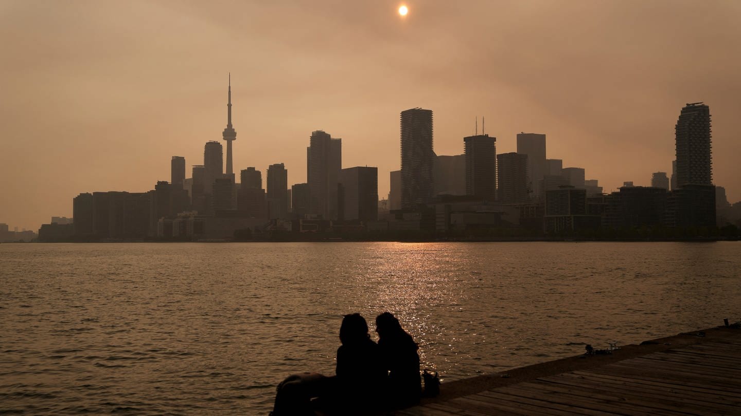 Rauch über Toronto durch die kanadischen Waldbrände (Foto: picture-alliance / Reportdienste, Chris Young)