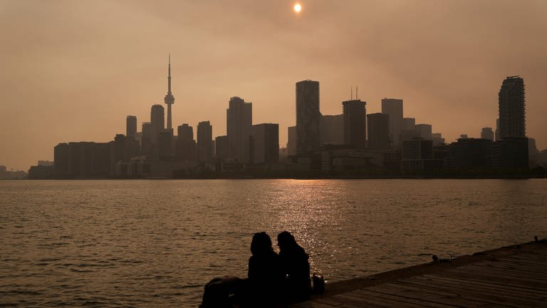Rauch über Toronto durch die kanadischen Waldbrände