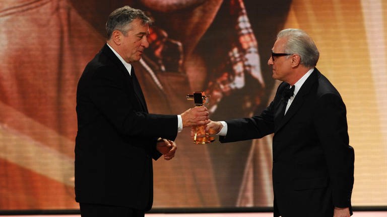 2008 bekam Robert De Niro von Regisseur Martin Scorsese in Berlin die Goldene Kamera für sein Lebenswerk verliehen. (Foto: picture-alliance / Reportdienste, picture-alliance / SCHROEWIG/Eva Oertwig | SCHROEWIG/Eva Oertwig)