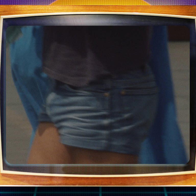 Mann mit Jeans-Shorts im Sommer 1983