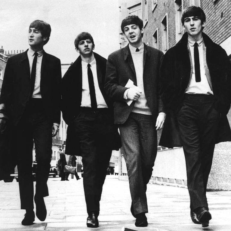 Die Beatles (l-r) John Lennon, Ringo Starr, Paul McCartney und George Harrison 1963 in London. 