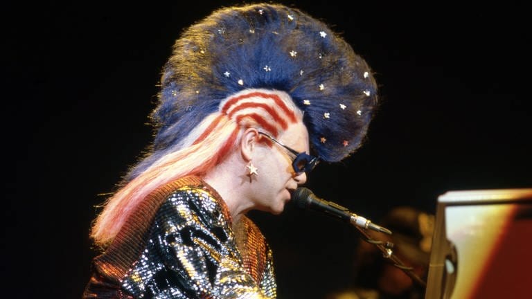 Rocketman Sir Elton John versteigert Kostüme bei Christie's.